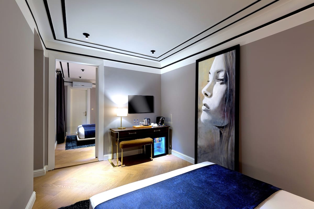 Family Room, 2 Bedrooms, Connecting Rooms (No Window)