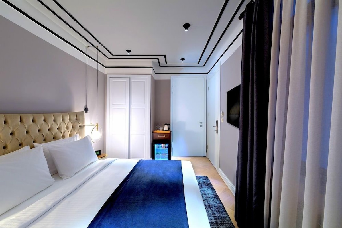 Premium bedding, minibar, in-room safe, desk