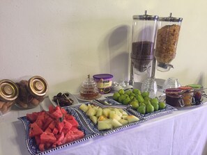 Desayuno bufé gratuito y diario