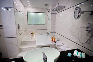 Hair dryer, slippers, towels, soap - Danai Hotel & Spa (Katerini)