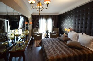 Junior Suite, Pool View | 객실 내 금고, 책상, 노트북 작업 공간, 방음 설비