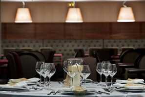 매일 뷔페 무료 아침 식사 포함