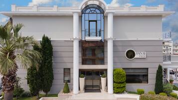 Safe på rommet, skrivebord, skrivebord for bærbar PC og lydisolert