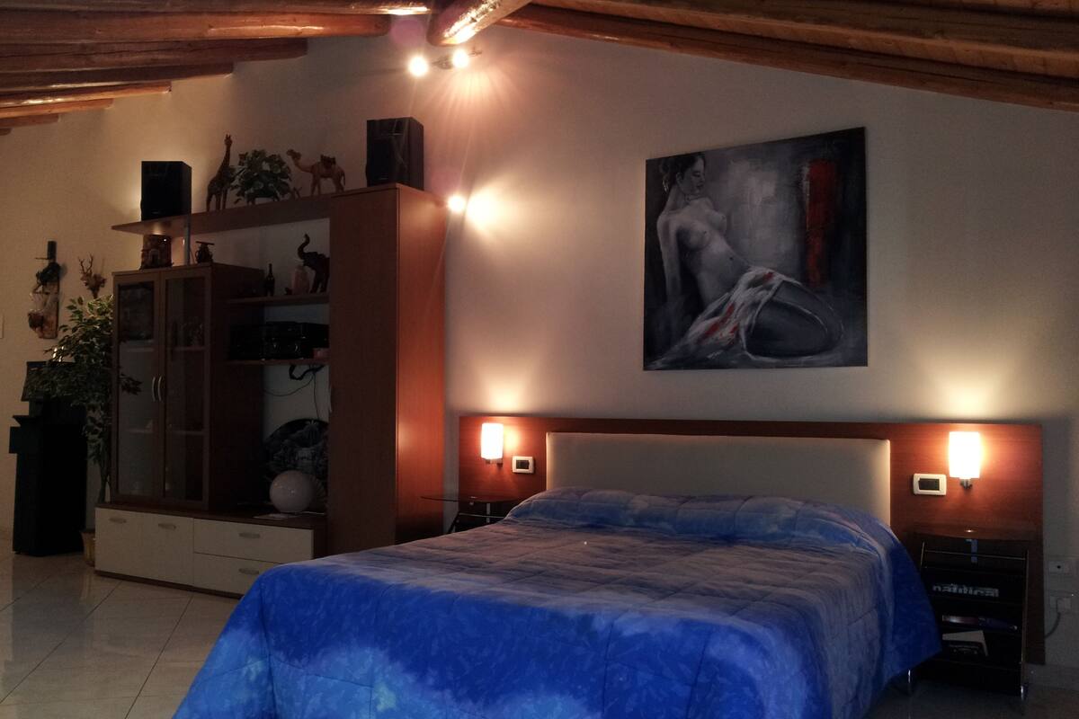 Comfort Studio Suite | In-room safe, desk, iron/ironing board (on request), WiFi (free)