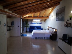 In-room safe, desk, iron/ironing board, free WiFi - B&B Suite (Viagrande)