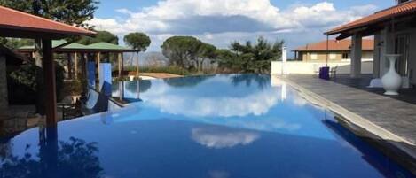 Sæsonbestemt udendørs pool