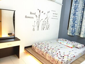 3 bedrooms, individually decorated, individually furnished, desk