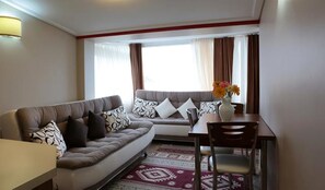 Apartment, 1 Schlafzimmer, Meerblick | Hochwertige Bettwaren, Zimmersafe, Schreibtisch, Bügeleisen/Bügelbrett