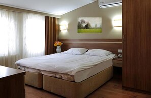 Standard Room | Premium bedding, in-room safe, desk, iron/ironing board - Sur Apart Hotel (Istanbul)