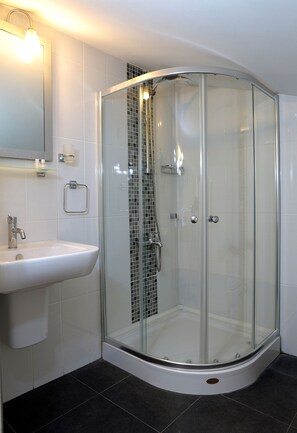 Free toiletries, hair dryer, slippers, towels - Sur Apart Hotel (Istanbul)