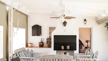 Family Apartment, 2 Bedrooms, Pool Access, Pool View | Teres/patio