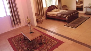 Deluxe Loft, 1 Bedroom, Accessible, Garden Area | Desk, soundproofing, rollaway beds (surcharge), WiFi (free) - Pousada Solar Danza (Poços de Caldas)