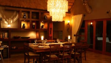 Villa, 4 Bedrooms | In-room dining