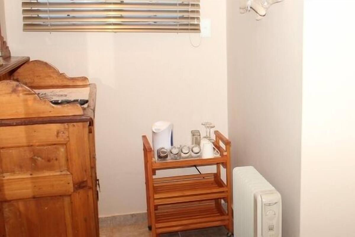 Suite 2 (King/Twin) - Shower only