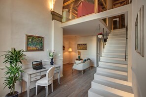 Coin salon dans le hall