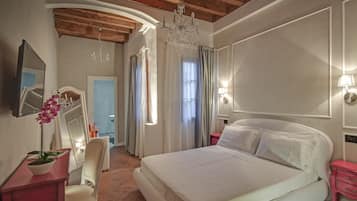 Superior Triple Room | Down comforters, minibar, desk, free cribs/infant beds