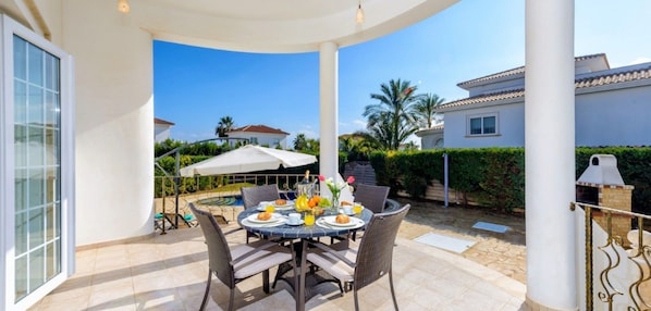 Villa, 4 Bedrooms | Terrace/patio