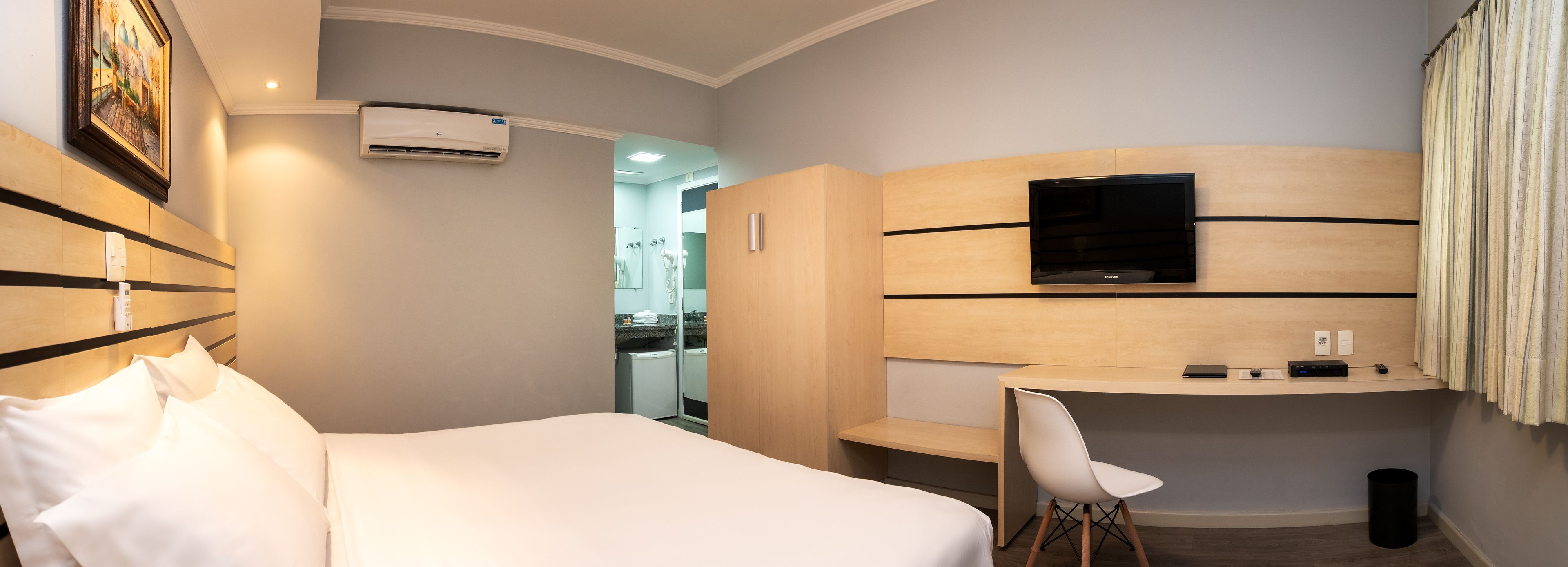 deluxe double room | minibar, in-room safe, desk, blackout curtains