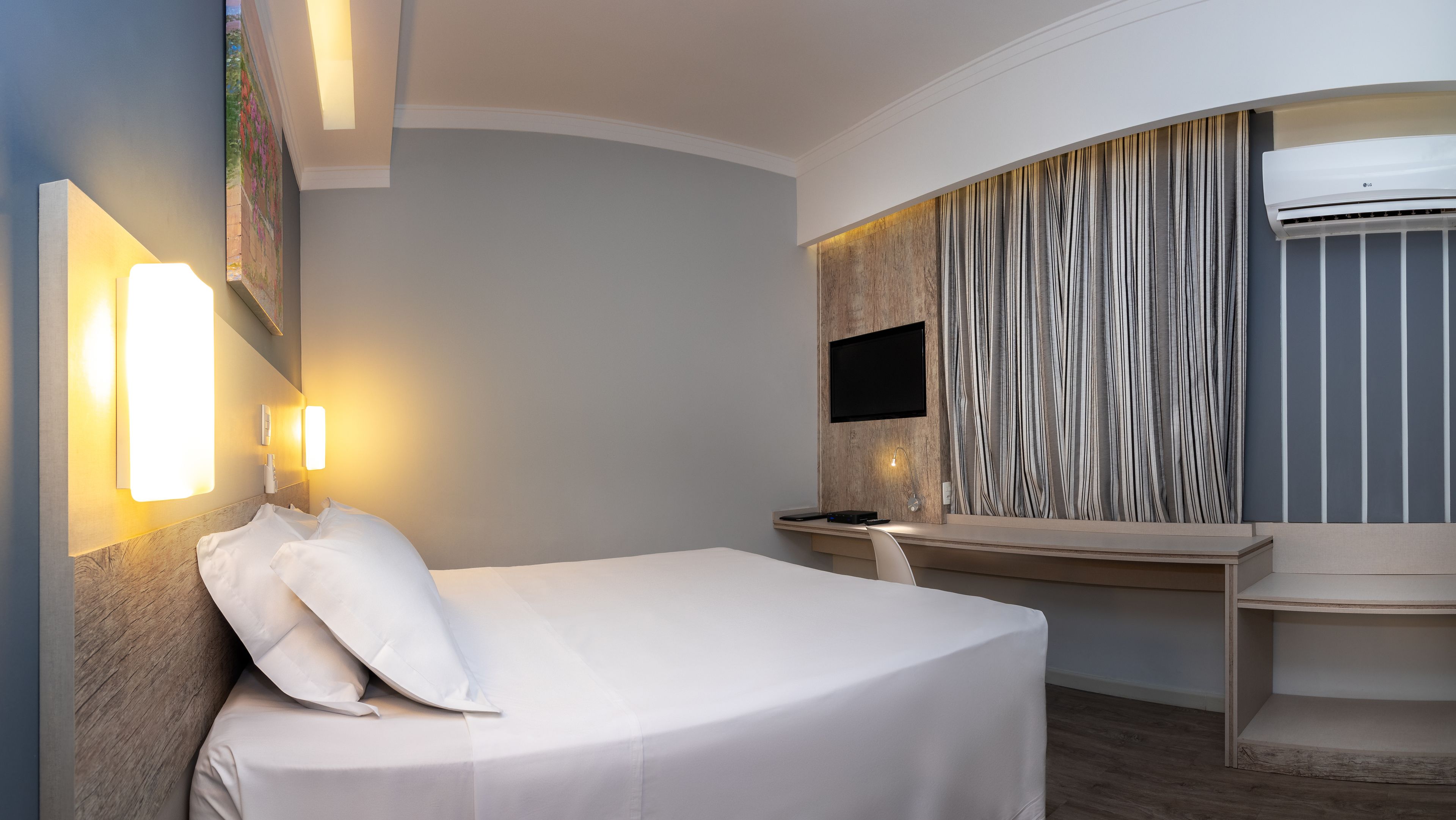 deluxe double room | minibar, in-room safe, desk, blackout curtains