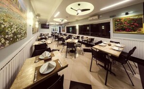 包含每日自助早餐