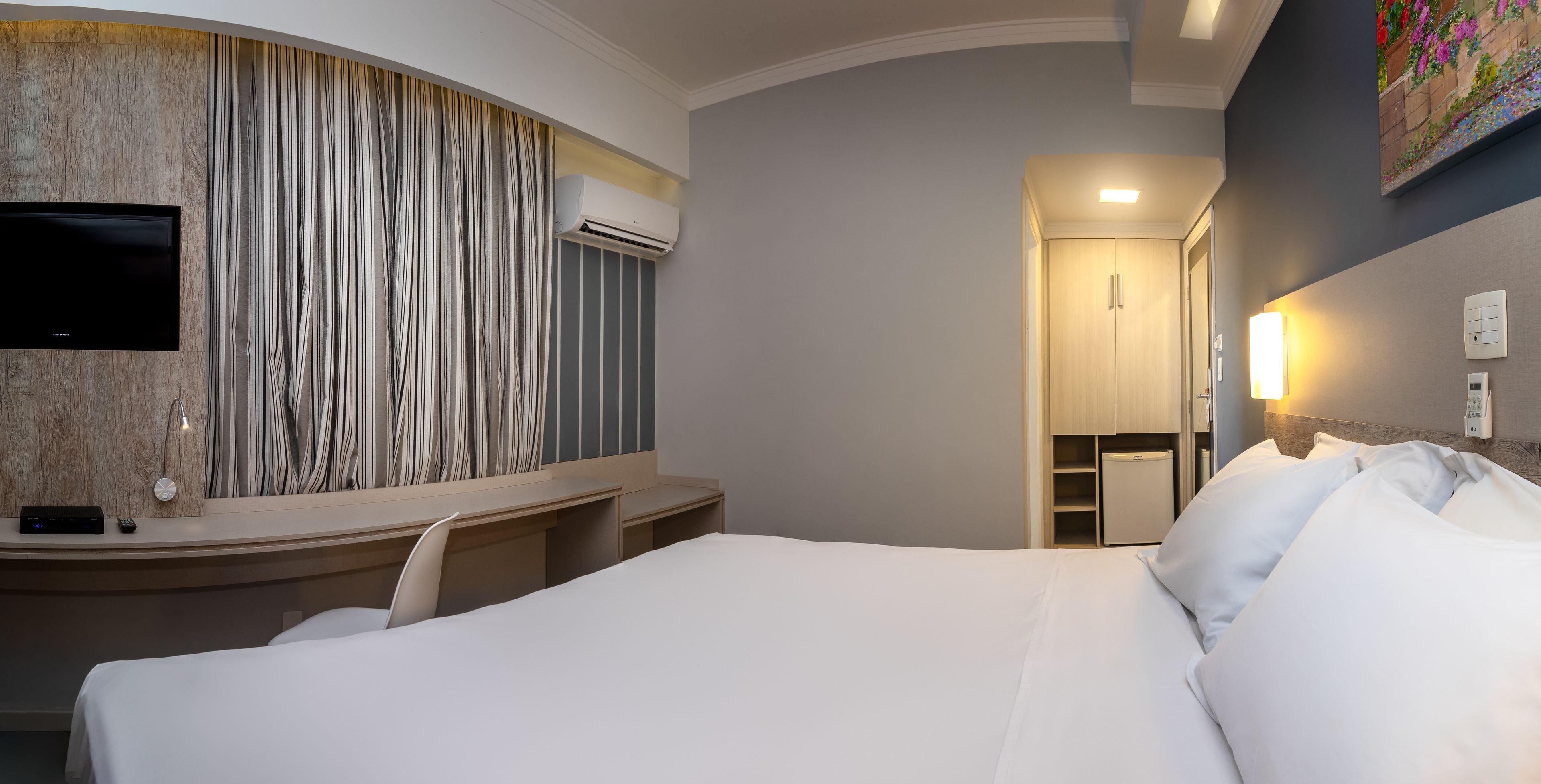 Deluxe Double Room | Minibar, in-room safe, desk, blackout drapes