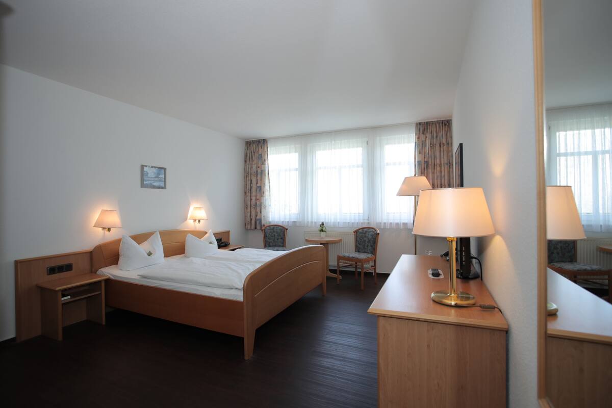 Minibar, desk, free WiFi
