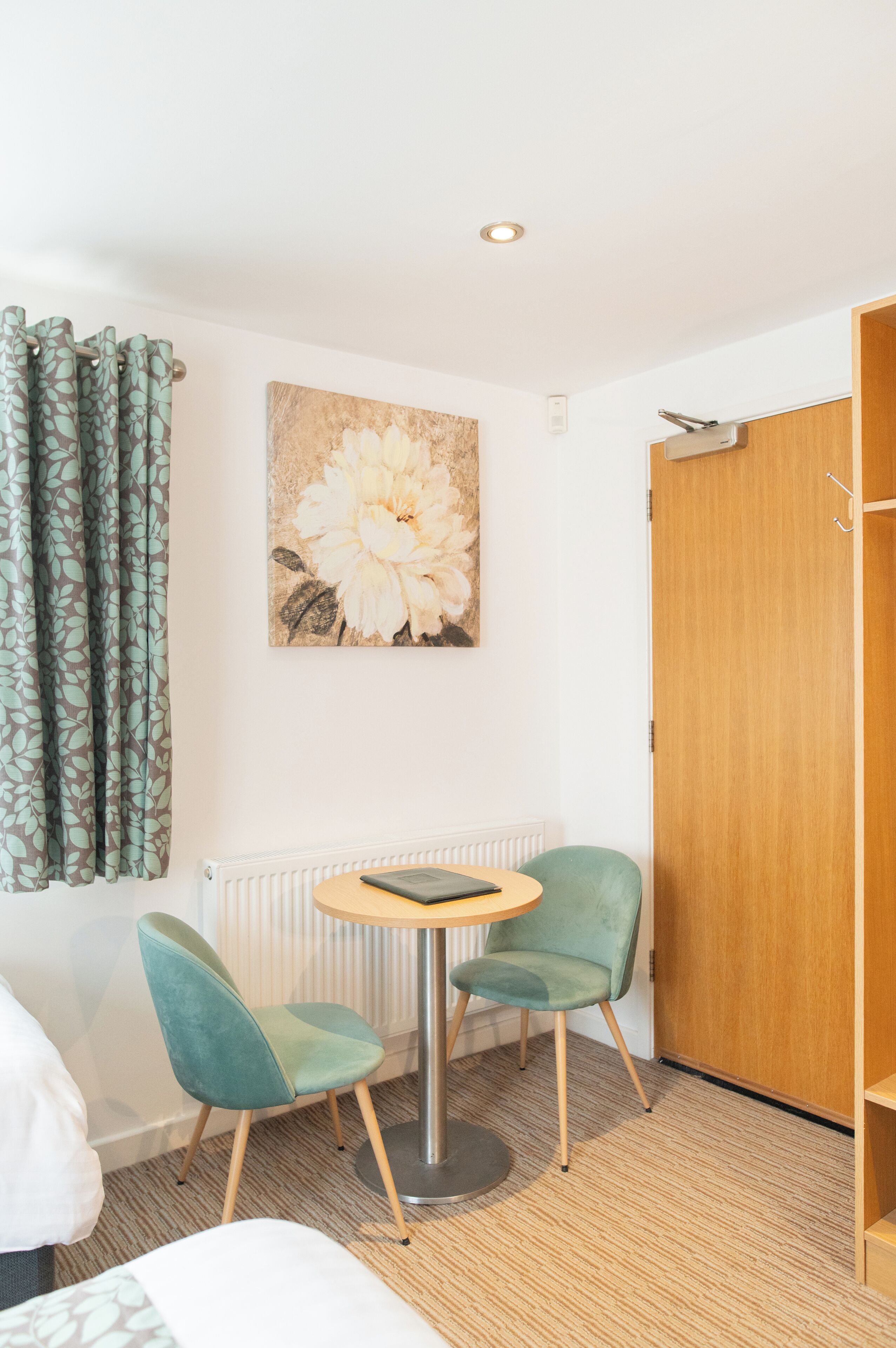 Desk, laptop workspace, iron/ironing board, free WiFi