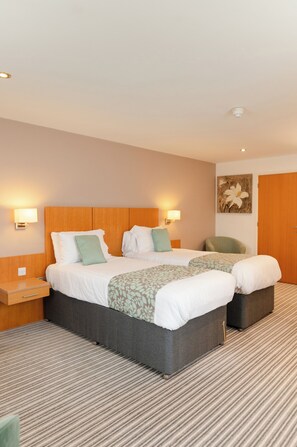 Desk, laptop workspace, iron/ironing board, free WiFi