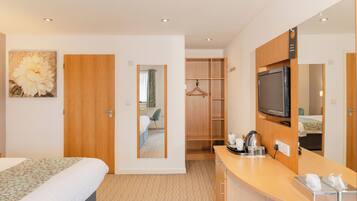 Íróasztal, laptophoz jól használható munkafelület és vasaló/vasalódeszka