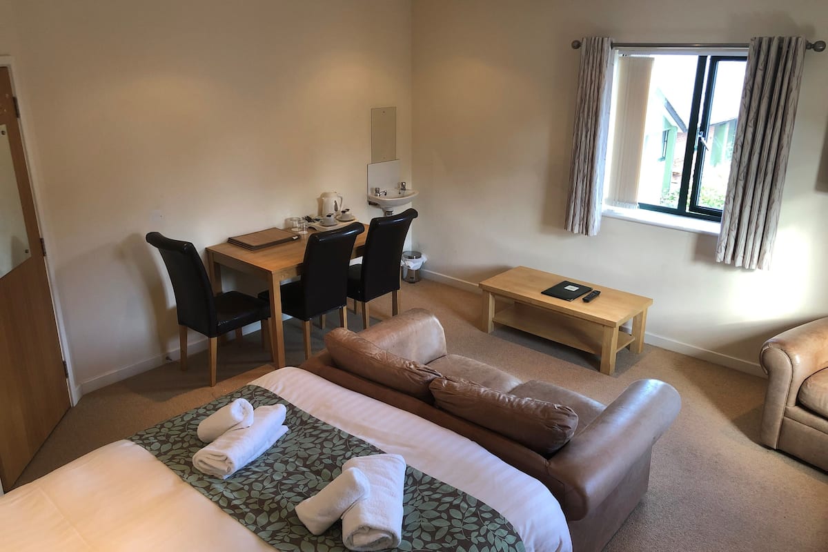 Economy Double Room, Shared Bathroom | Desk, laptop workspace, iron/ironing board, free WiFi