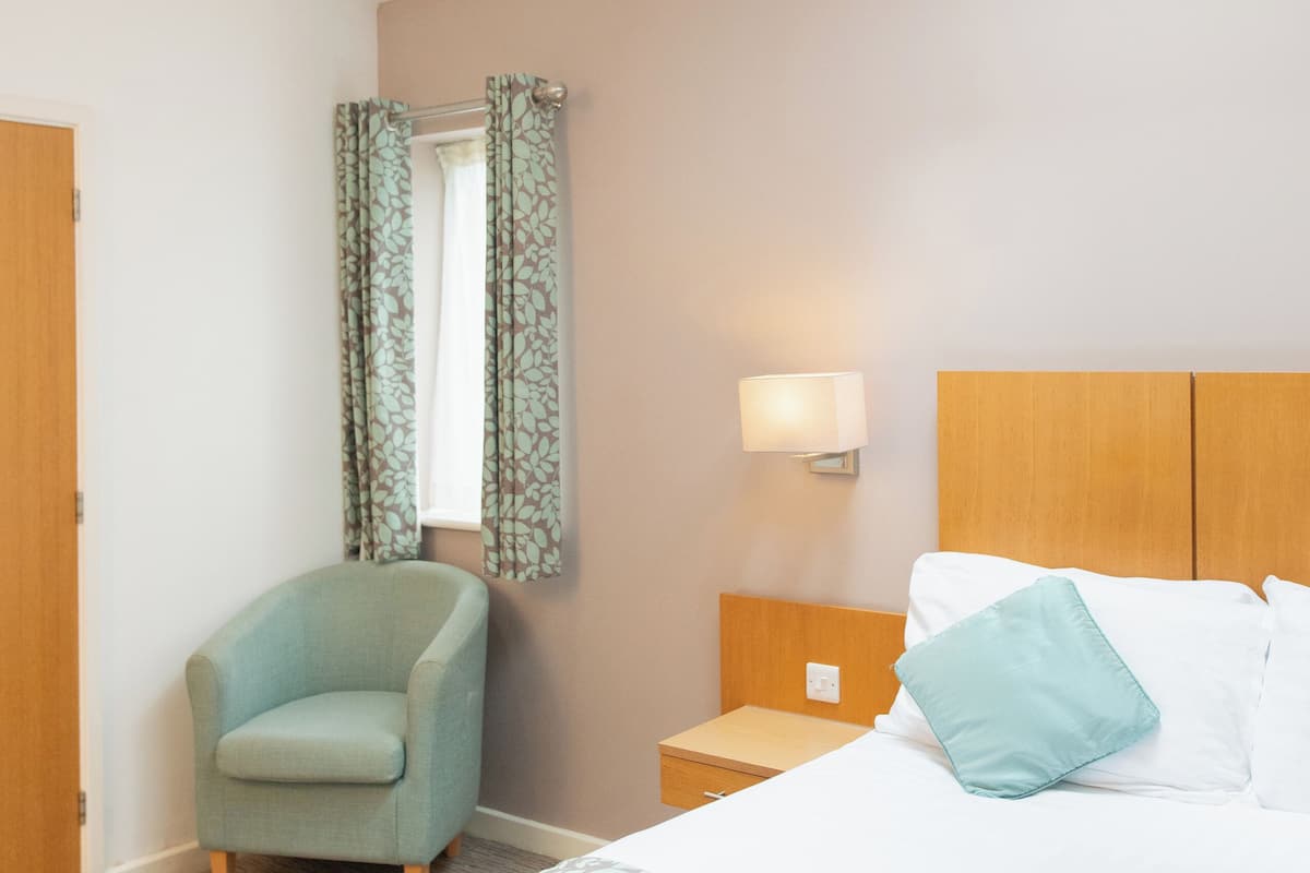 Executive Double Room | Desk, laptop workspace, iron/ironing board, free WiFi