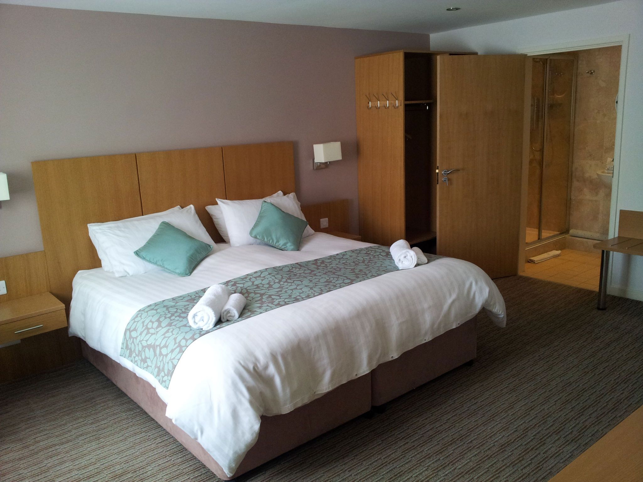 desk, laptop workspace, iron/ironing board, free wifi