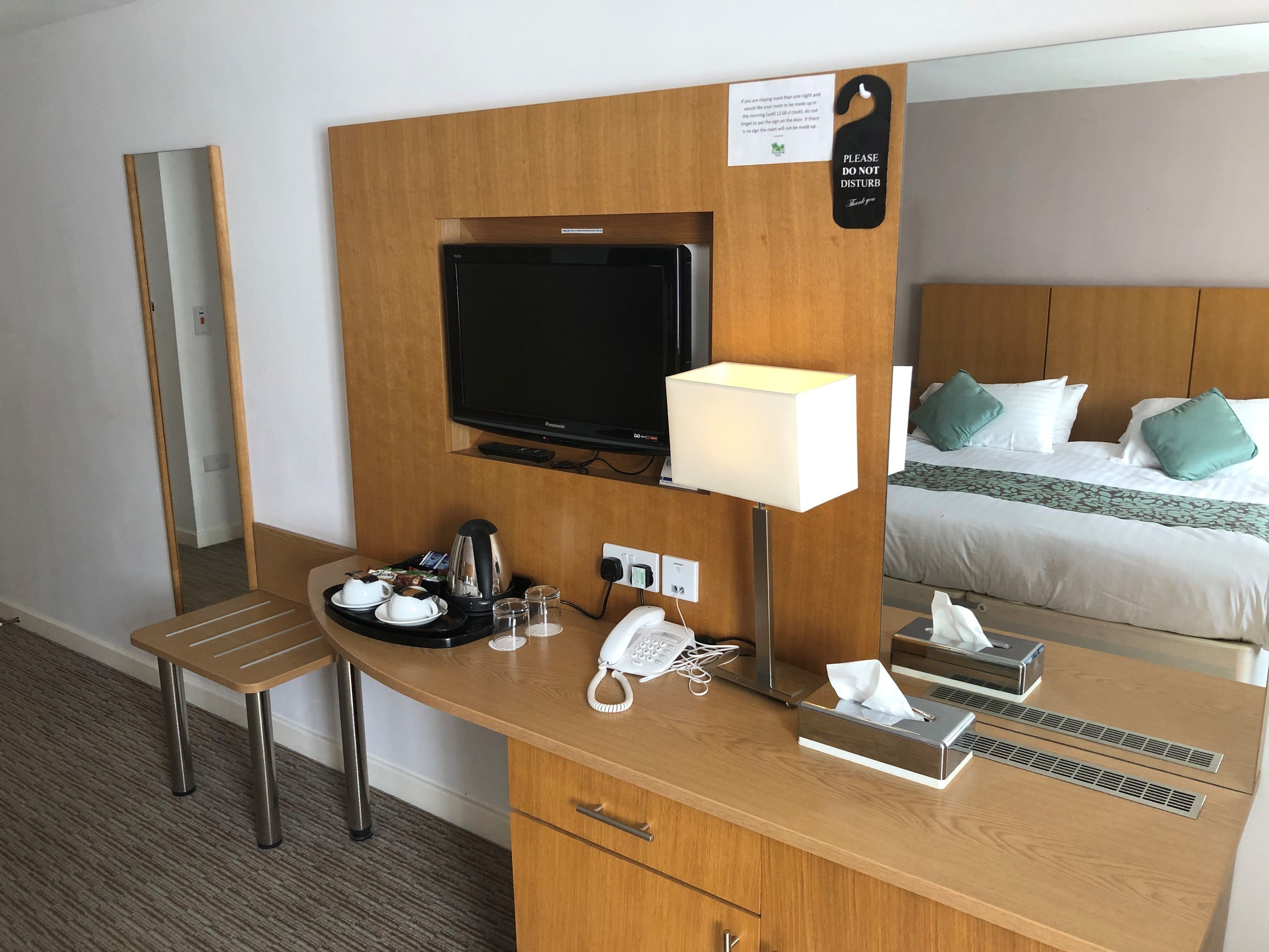 executive double room | living area | flat-screen tv