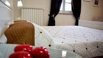 Bureau, rideaux occultants, chambres insonorisées, Wi-Fi gratuit