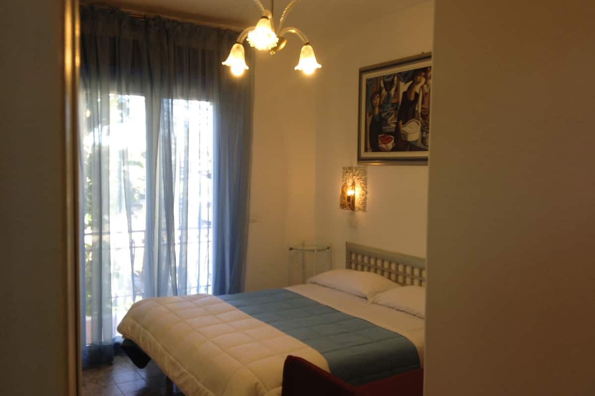 family room | 1 bedroom, in-room safe, desk, iron/ironing board