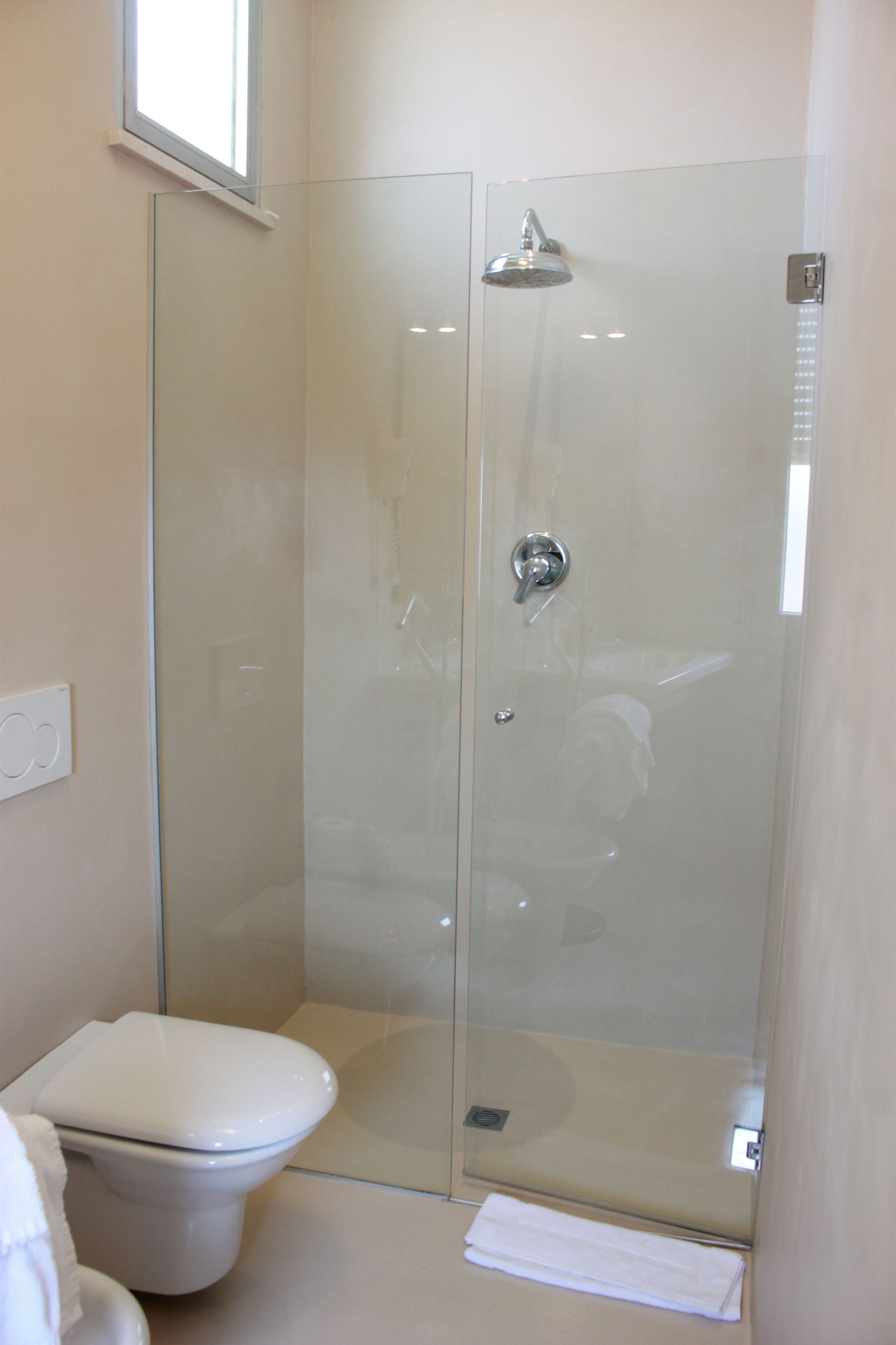 triple room | bathroom | free toiletries, hair dryer, bidet, towels
