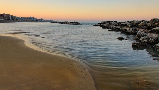 Pantai berhampiran 