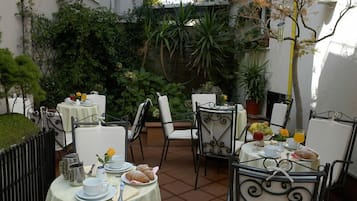 Colazione a buffet a pagamento, servita tutte le mattine
