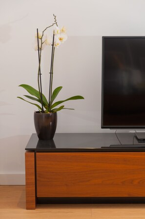 Junior One Bedroom Suite | Living area