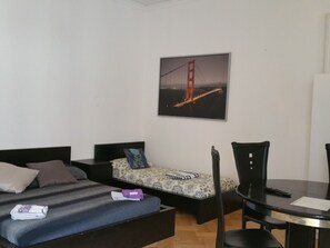 Standard Quadruple Room, Private Bathroom (external) | Free WiFi - B&B Guerrero Jr (Trieste)