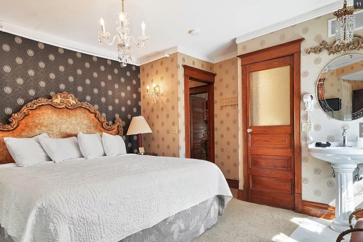 Golden Oak Room