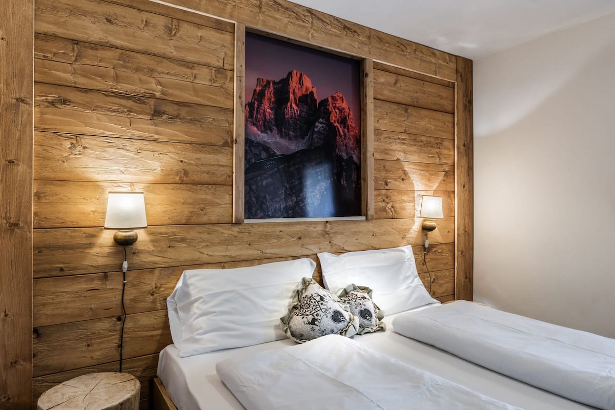 Family Room | In-room safe, desk, iron/ironing board, free cribs/infant beds