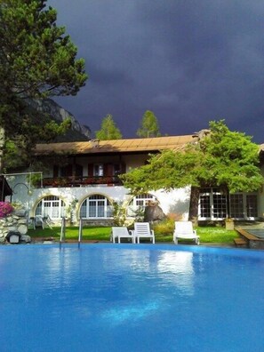 Indoor pool, seasonal outdoor pool, sun loungers - Hotel Rio Bianco (Panchia)