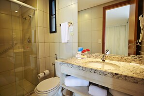 Shower, hair dryer, towels - Transamerica Executive Natal (Natal)