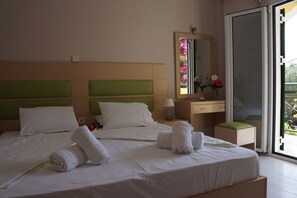 1 多间卧室、客房内保险箱、办公桌、隔音