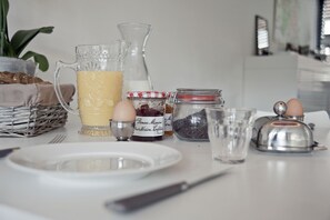 Termasuk sarapan Eropah setiap hari
