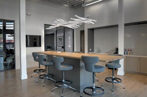 Property amenity - Oakwood Mountain View (Mountain View)
