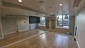 Yoga - Oakwood Mountain View (Mountain View)