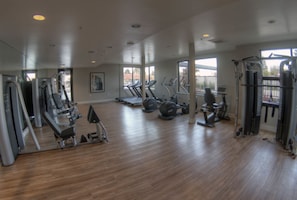 Fitness facility - Oakwood Mountain View (Mountain View)