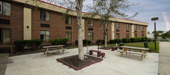 Red Roof Inn & Suites Jacksonville, NC